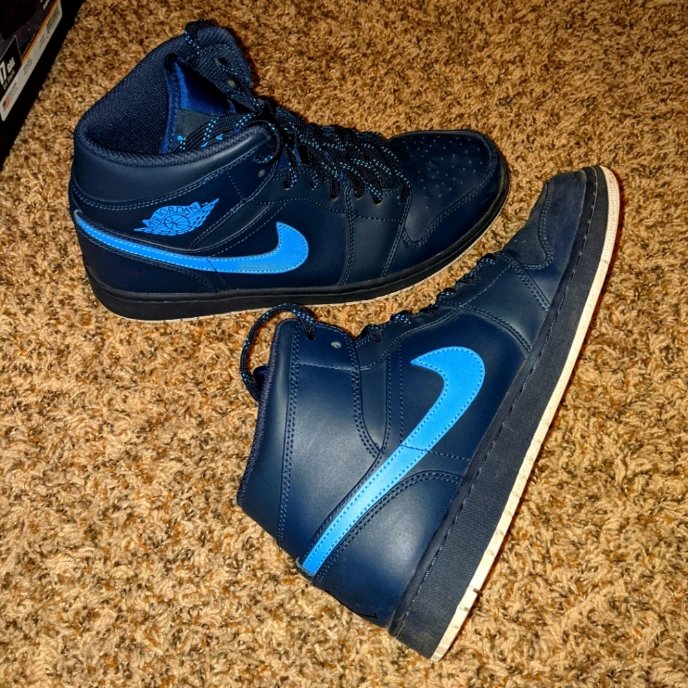 Air Jordan 1 Mid x Obsidian